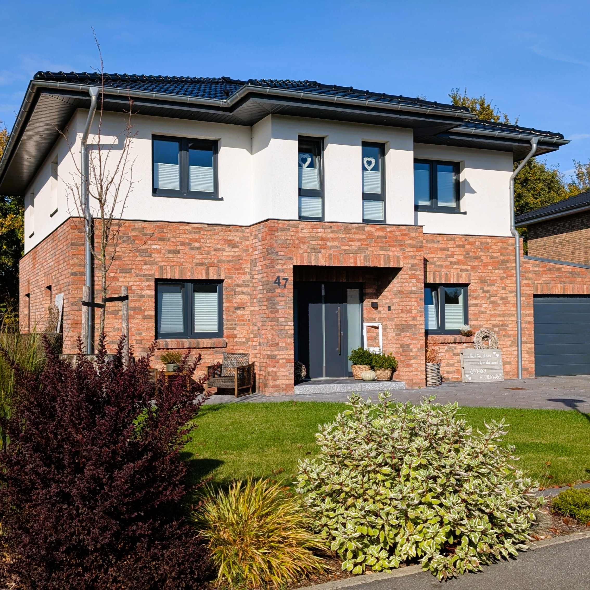 Sparschwein mit Frau