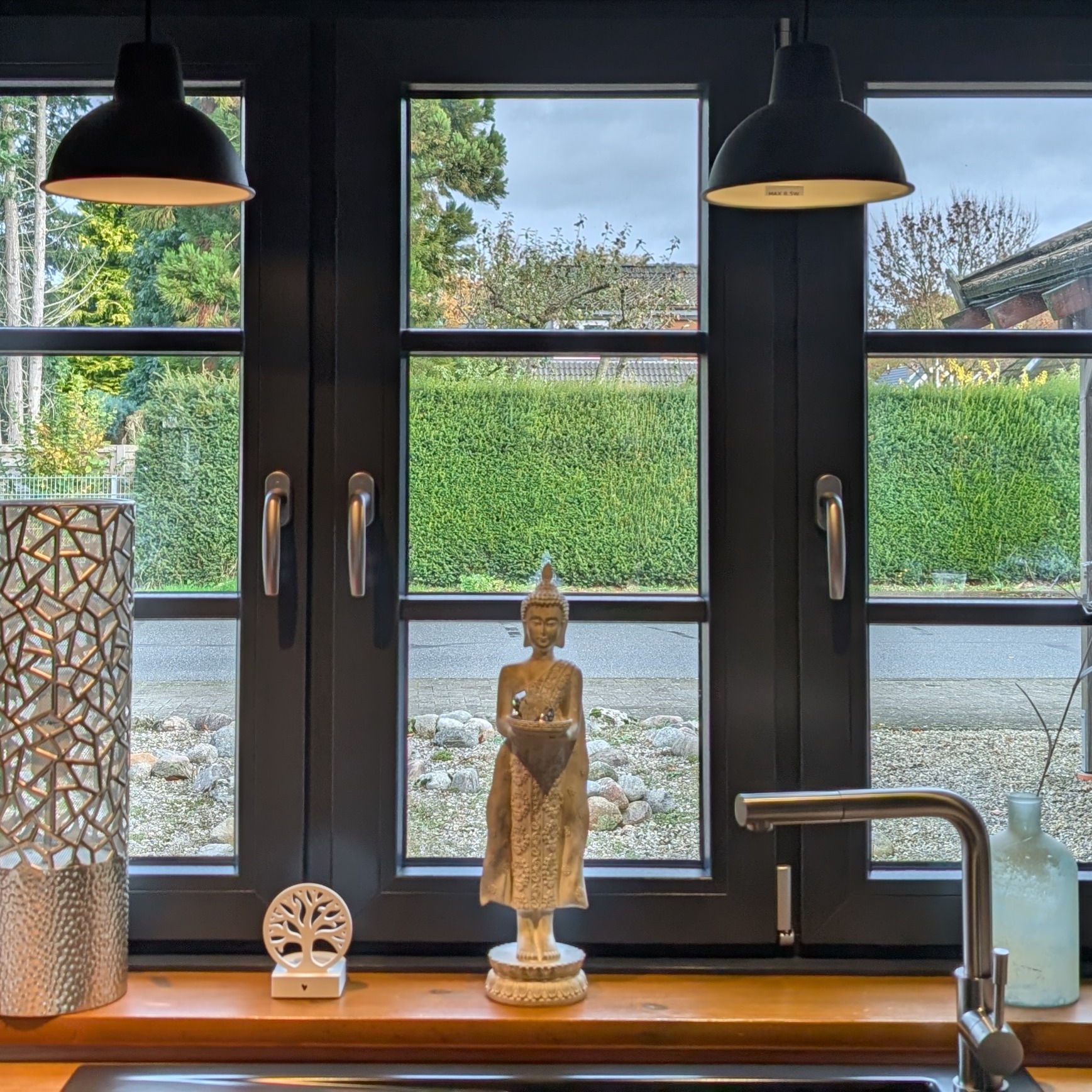 Eingangstür weiß mit Glaseinsätzen