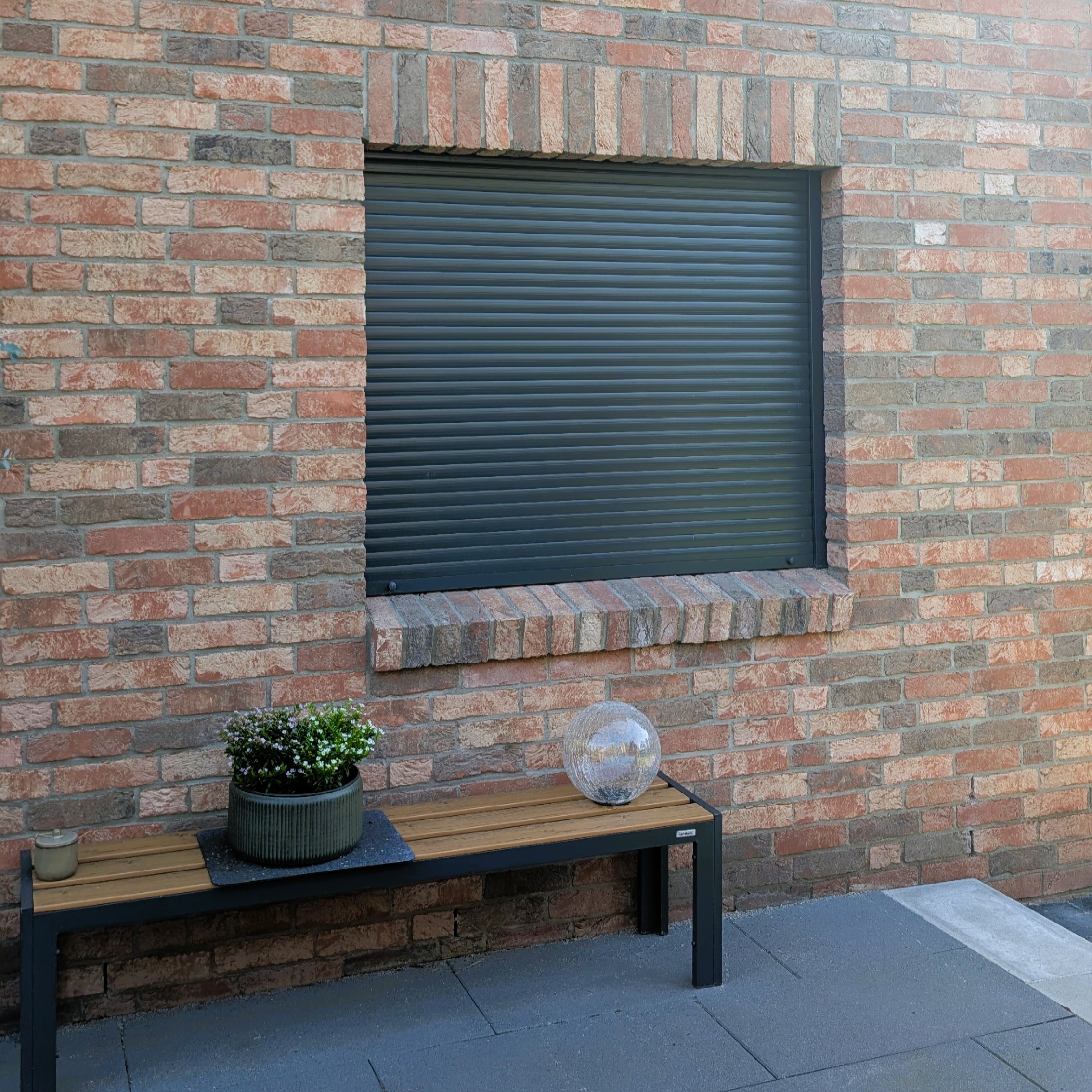 Eingangstür weiß mit Glaseinsätzen