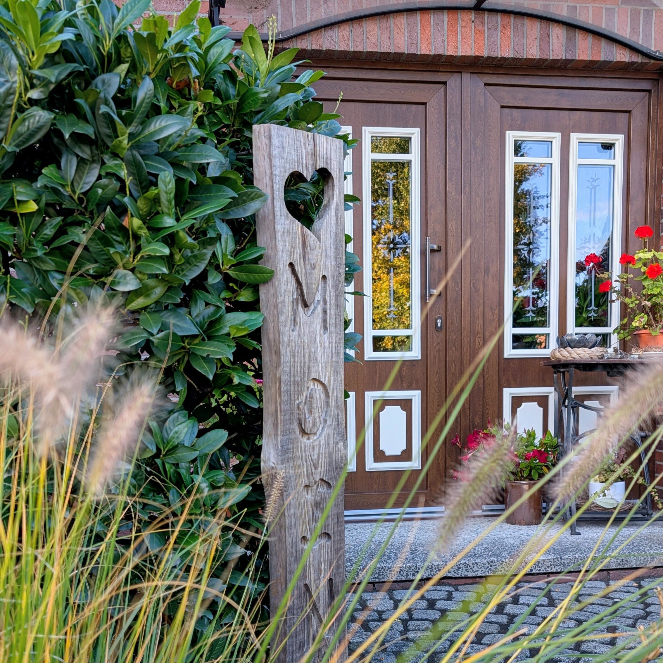 Sparschwein mit Frau