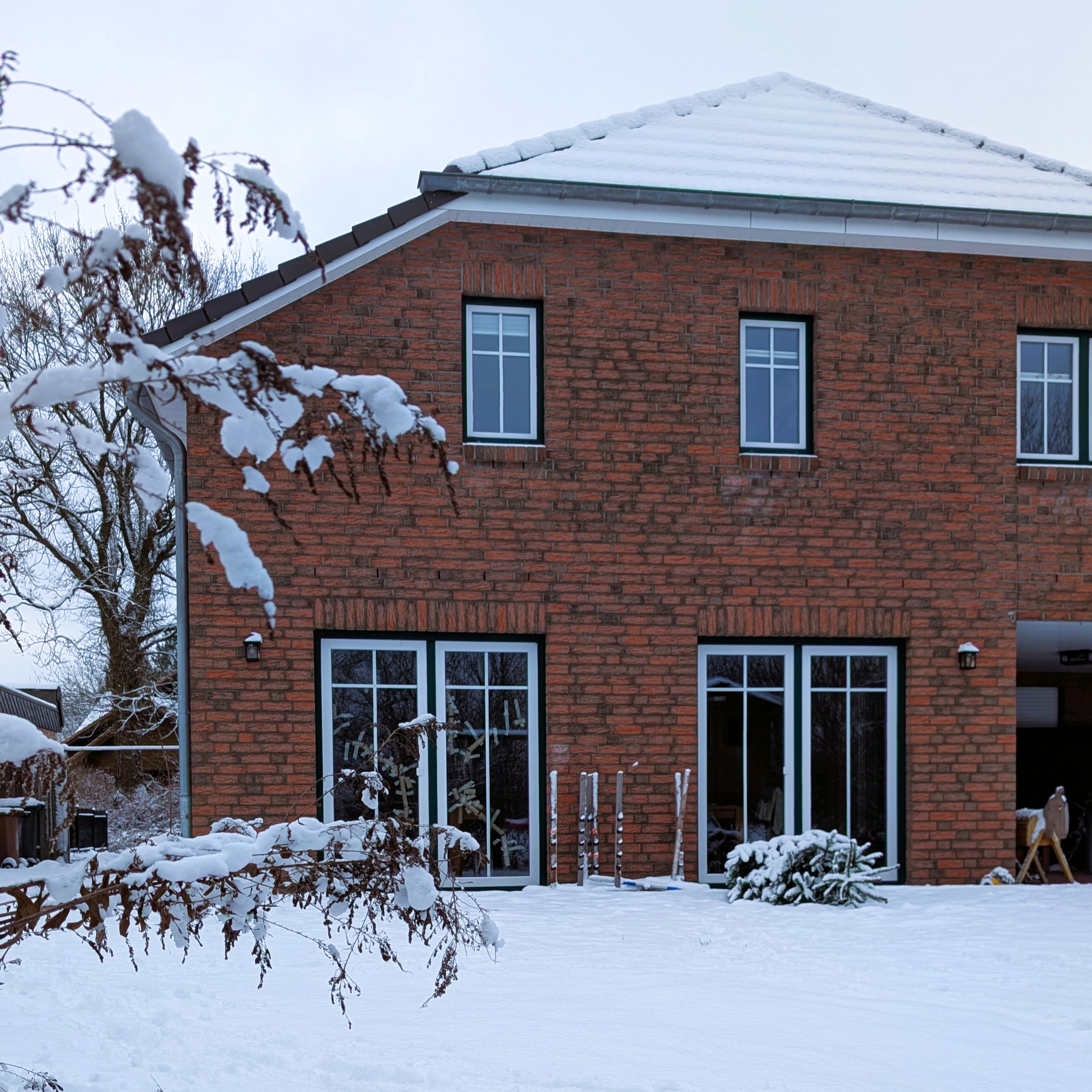 Weißes Haus in der Nacht Rollläden